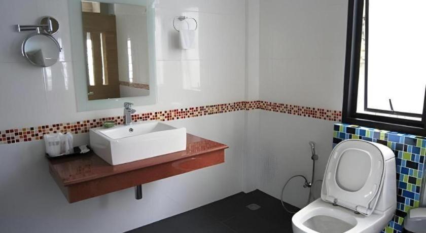 Nattha Waree Hot Spring Resort And Spa Ban Nua Khlong Esterno foto