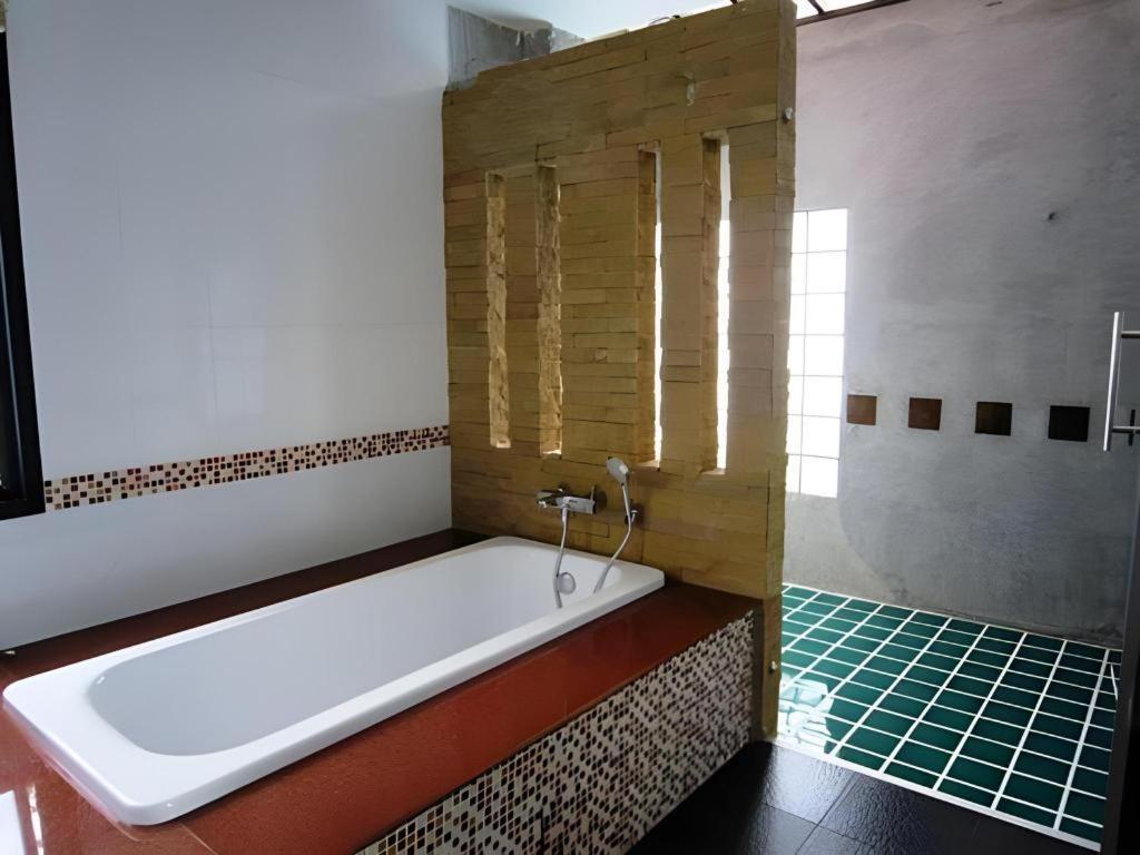 Nattha Waree Hot Spring Resort And Spa Ban Nua Khlong Esterno foto