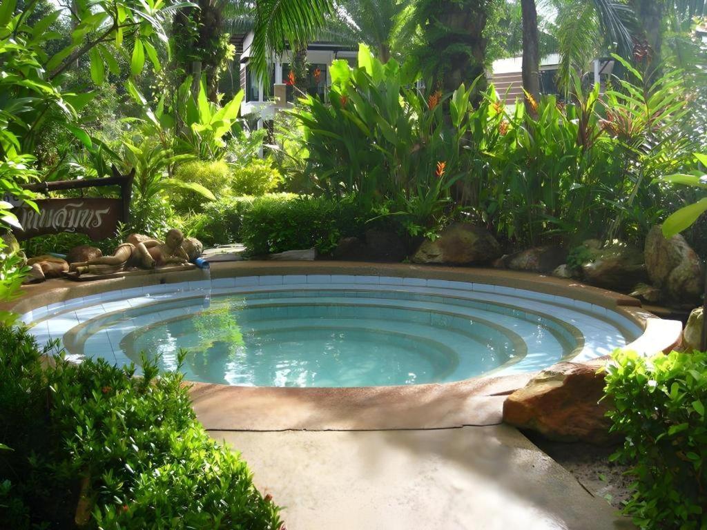 Nattha Waree Hot Spring Resort And Spa Ban Nua Khlong Esterno foto